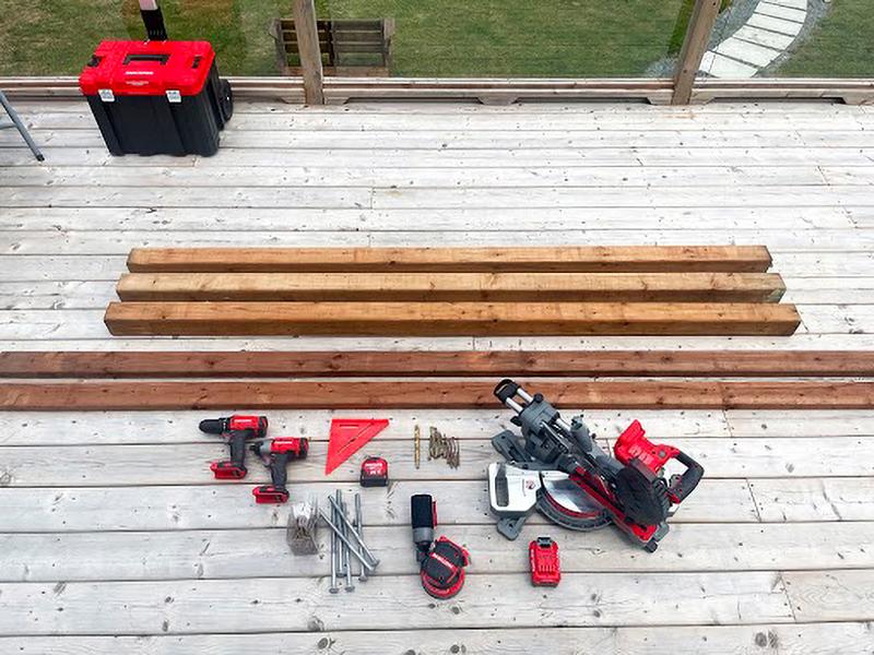 CRAFTSMAN V20 tools, hand tools and building materials displayed on deck
Sélection d’outils CRAFTSMAN et CRAFTSMAN V20 avec matériaux déposés sur une terrasse